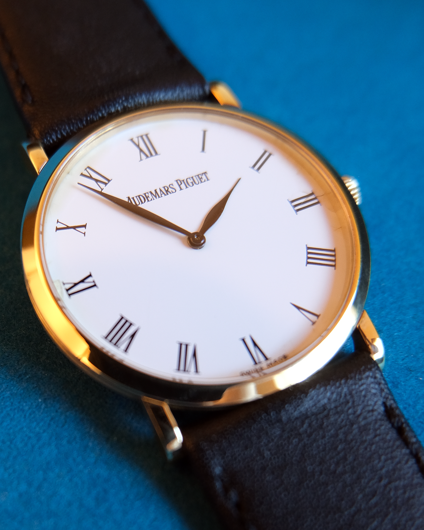 Ultra Thin 18K Yellow Gold Manual Wind