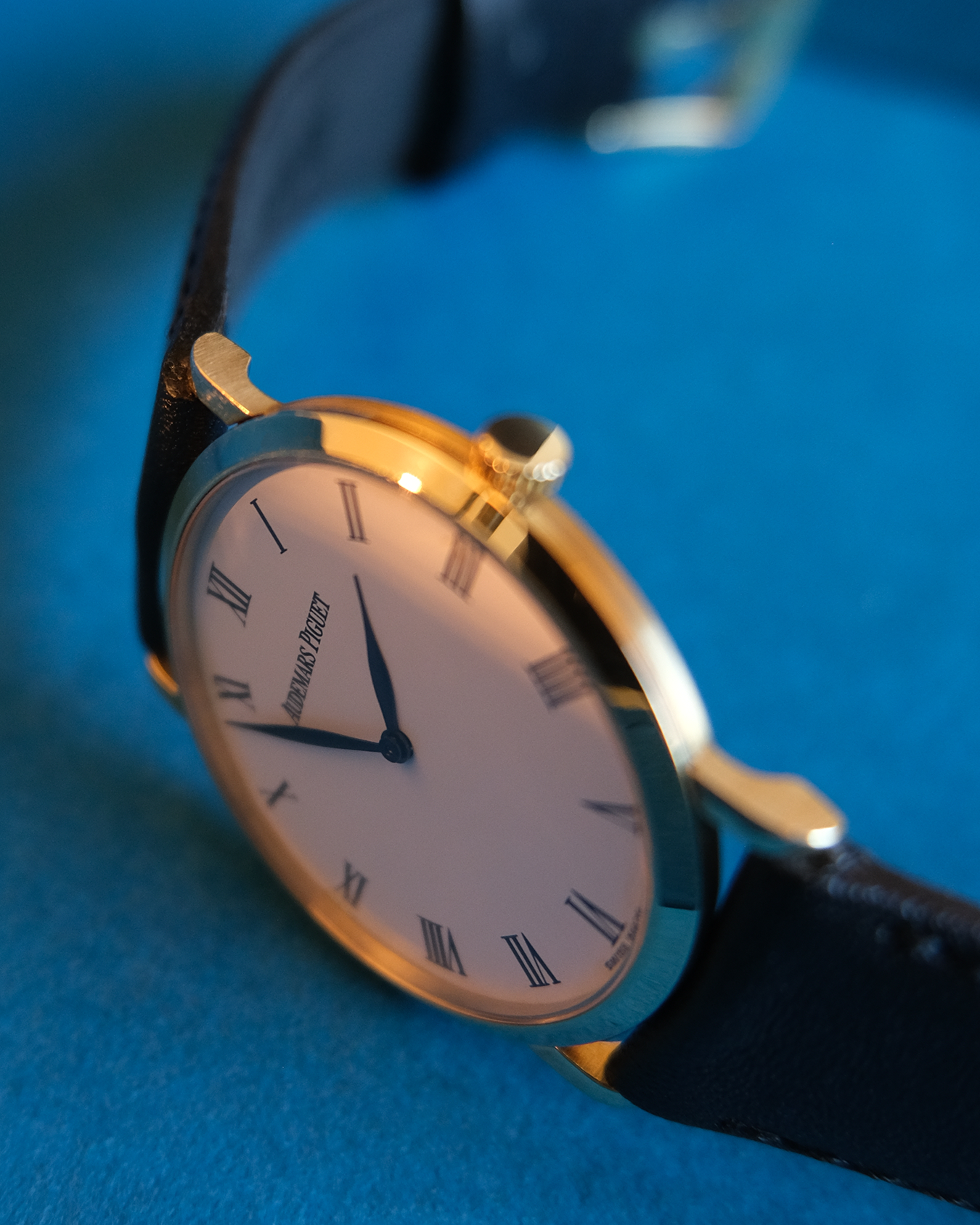 Ultra Thin 18K Yellow Gold Manual Wind