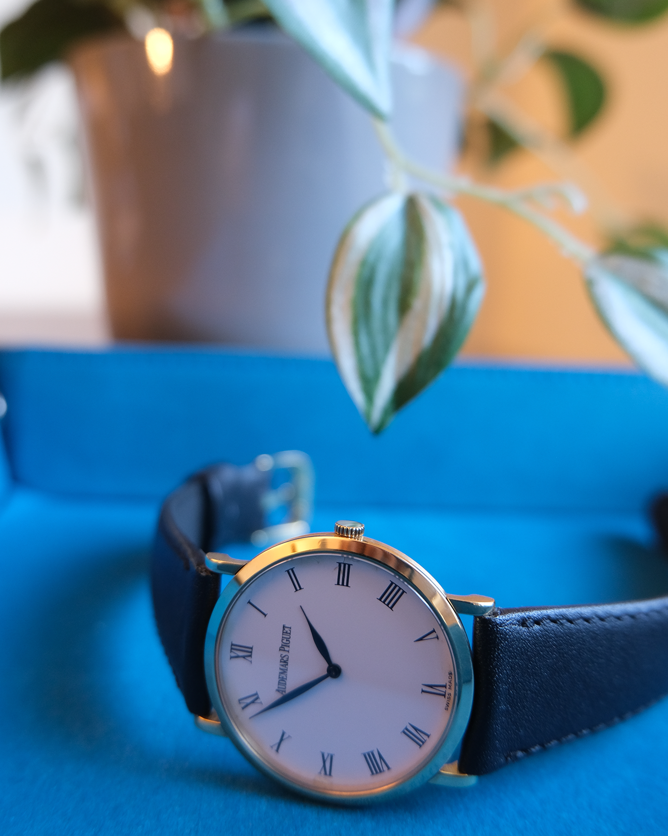 Ultra Thin 18K Yellow Gold Manual Wind
